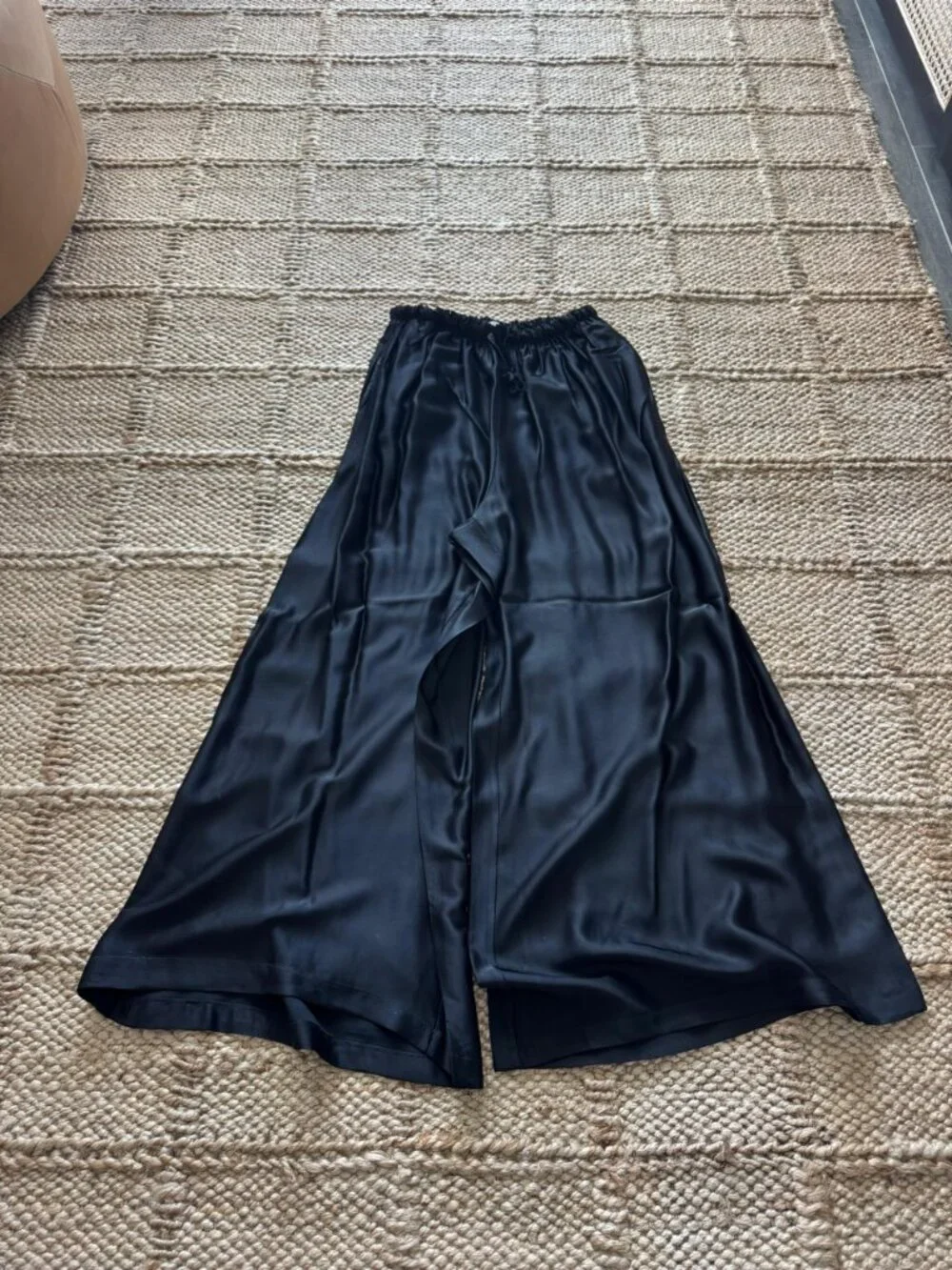 Italian Wide-Leg Pants & Top Set | Black | Minimalist Luxe - Picture 7 of 9